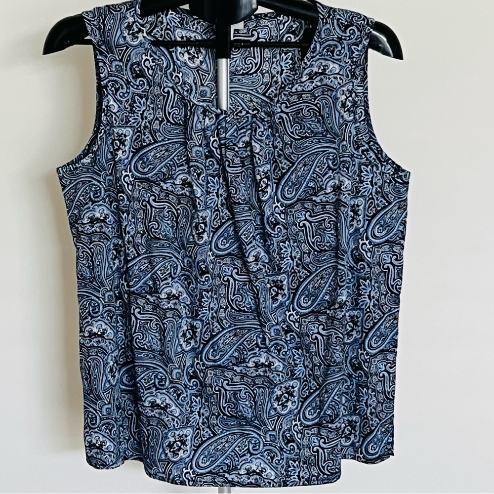 Talbots Blue Paisley Sleeveless Rounded Neck With Front Gathers Top Size Large